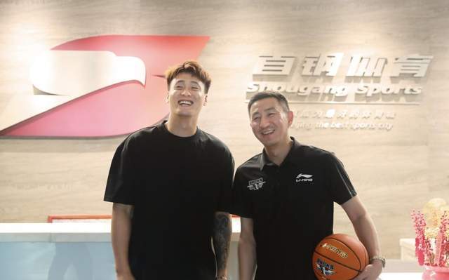 下载-媒体人：张镇麟加盟上海的转会费不菲，赵睿连他的一半都不到