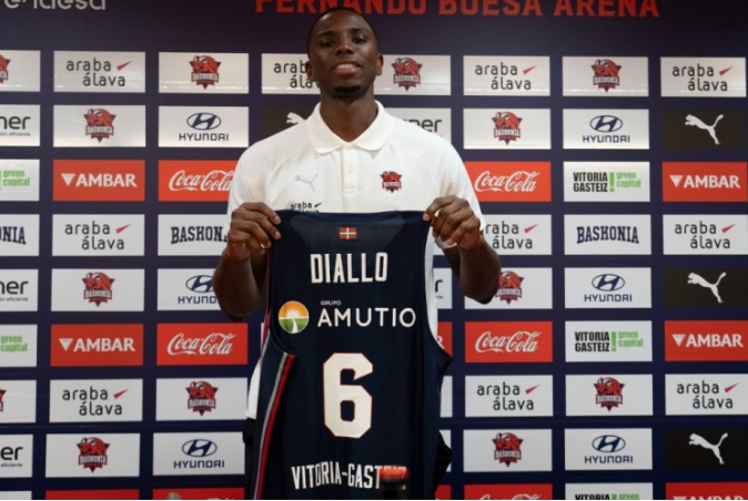 告别CBA！前NBA扣篮王迪亚洛正式加盟西甲 上季率山西男篮进四强