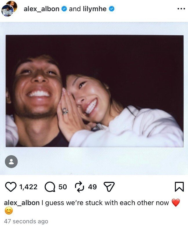 恭喜！中国美女高尔夫球手官宣订婚，未婚夫为泰国著名F1车手|何沐妮|阿尔本|威廉姆斯车队|亚历山大·阿尔本|阿马里·威廉姆斯_新浪体育_新浪新闻